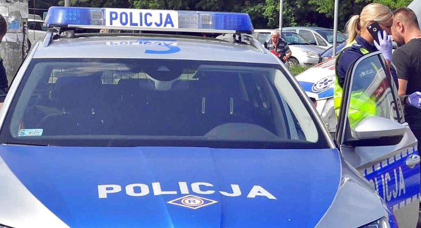 Koło Sielpi policjanci zatrzymali wieczorem pieszego bez odblasków, ale za to z...