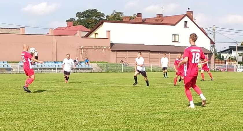 Drużyny z powiatu koneckiego walczyły o kolejne punkty w Klasie B