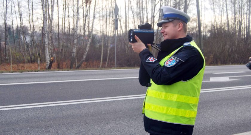 Koneccy policjanci zatrzymali prawa jazdy kolejnym piratom drogowym