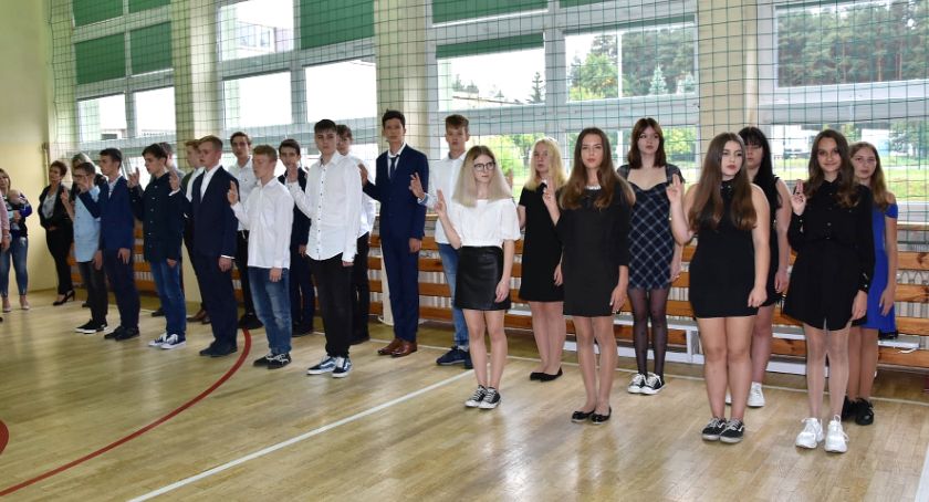 W ZSP Stąporków ślubowali uczniowie klas pierwszych [ZDJĘCIA]