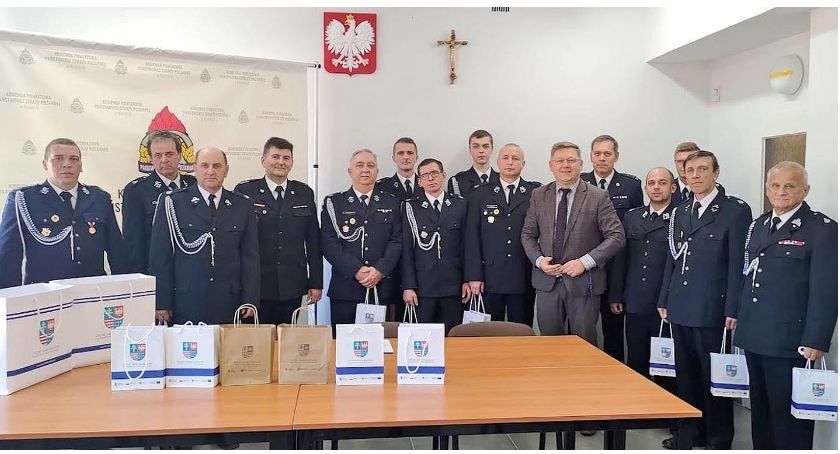 Strażacy z powiatu koneckiego otrzymali specjalistyczne wyposażenie