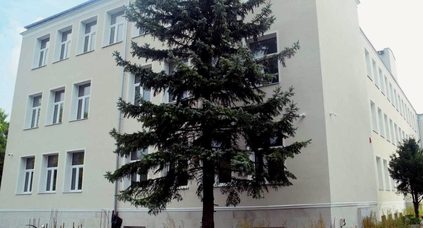 KOŃSKIE. Eksperymenty budowlane na kulturze...