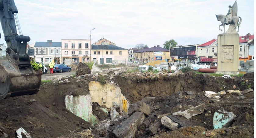 W Końskich powstał krater jak po wulkanie. Co się stało?