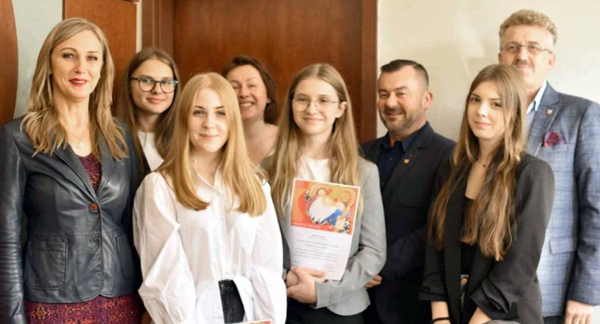 W Końskich Fundacja Świętego Mikołaja rozdała stypendia