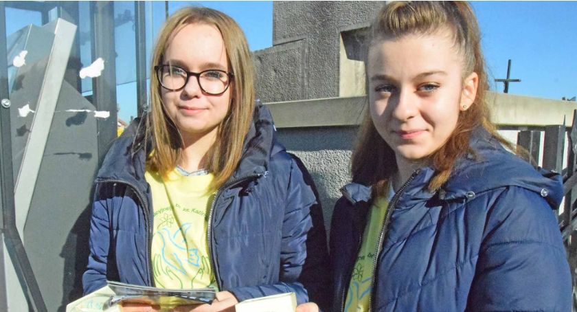 W powiecie koneckim kwestowali przy cmentarzach na hospicjum