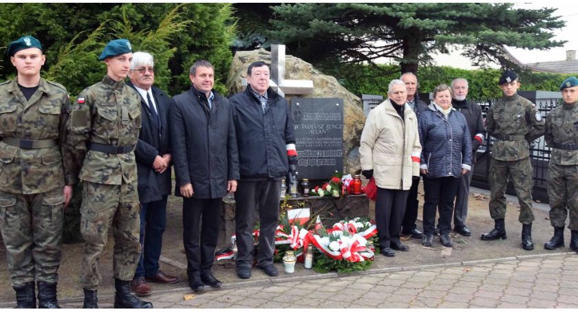 W Rogowie pamiętali o rocznicy śmierci Tadeusza Jencza - Allana [ZDJĘCIA]