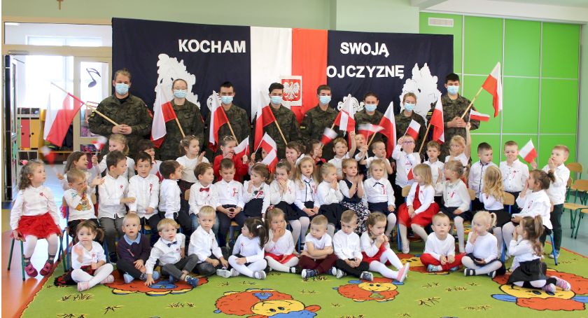 W Smykowie przedszkolaki radują się, że Polska jest niepodległa [ZDJĘCIA]