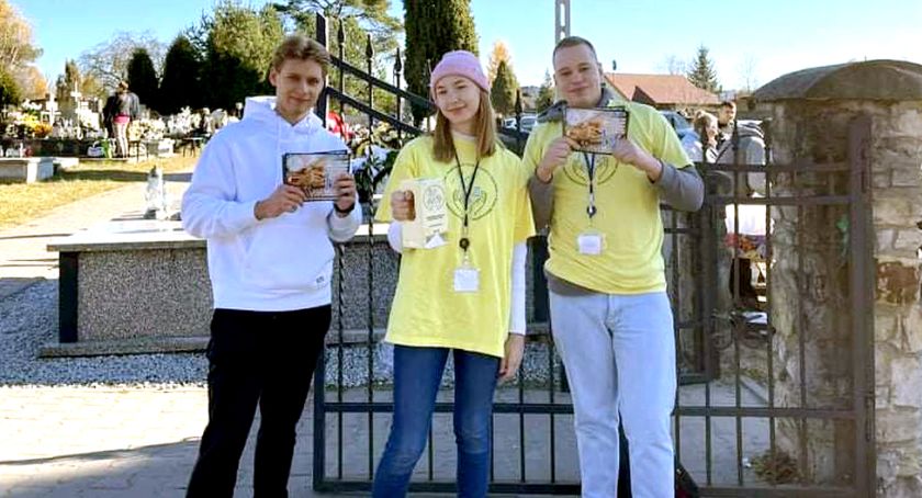 Kwestowali dla hospicjum w Rudzie Białaczowskiej. Po rocznej przerwie [ZDJĘCIA]