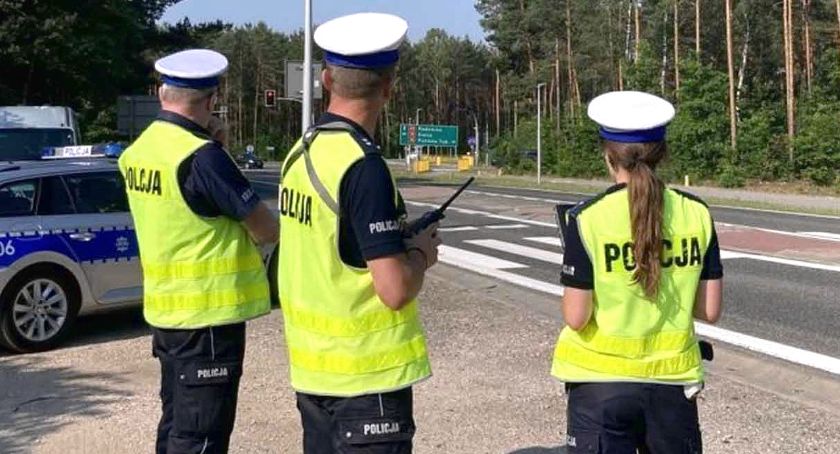 W Jacentowie (gmina Radoszyce) policjanci zatrzymali do kontroli kierowcę, który...