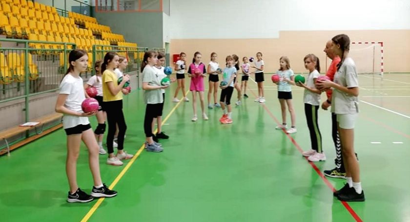 Młodziczki UKS Olimpia Końskie rozpoczęły rozgrywki ligowe