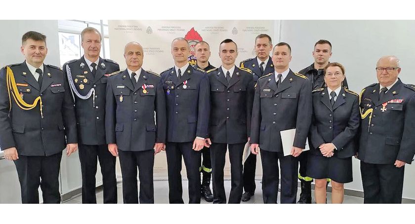 Koneccy strażacy z awansami i odznaczeniami na Święto Niepodległej