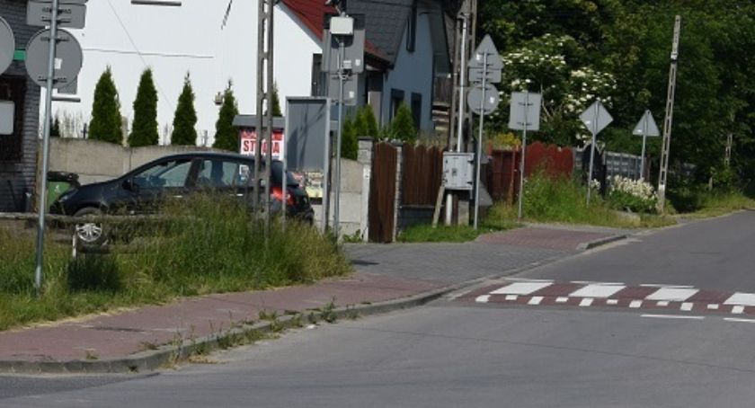 W Końskich na Wjazdowej  toyota potrąciła pieszego