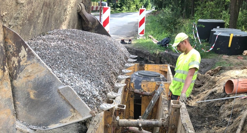 Gmina Końskie bogatsza o kolejny odcinek kanalizacji sanitarnej