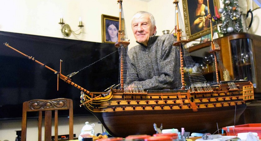 W Rudzie Białaczowskiej mechanik okrętowy buduje galeony [ZDJĘCIA]