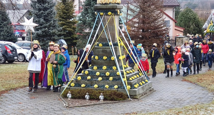W Miedzierzy Orszak Trzech Króli poprowadziła Gwiazda Betlejemska [ZDJĘCIA]