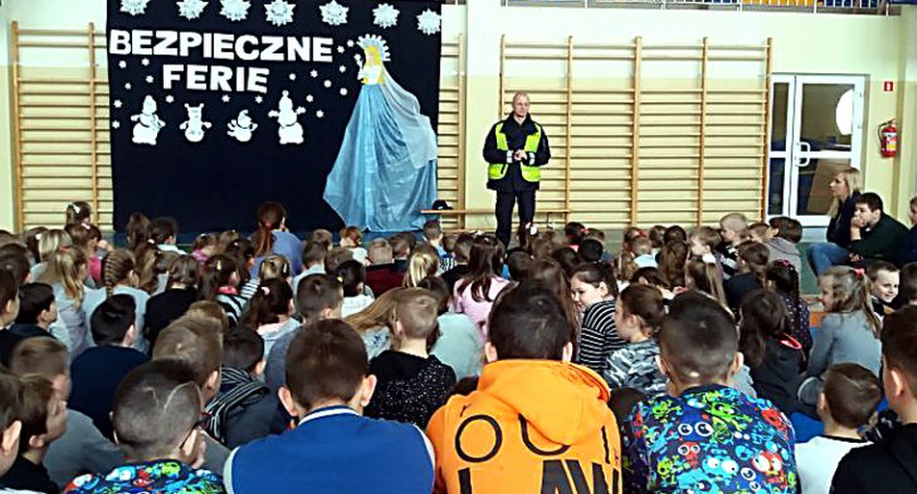 POWIAT KONECKI. Bezpieczne zimowe wakacje