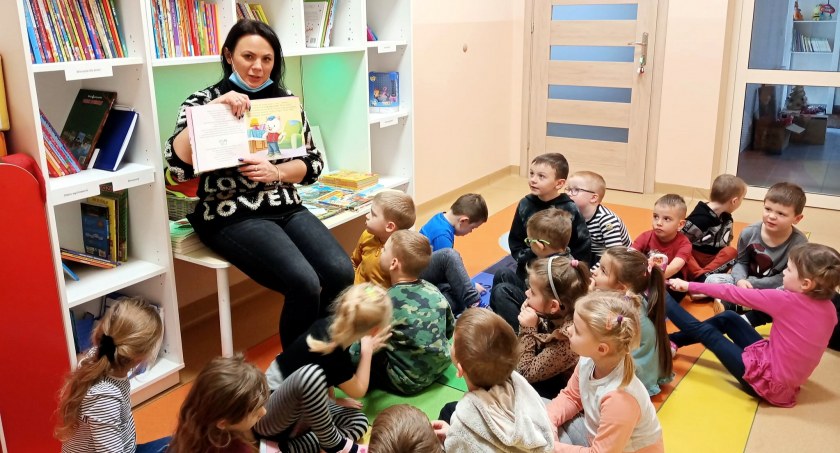 W smykowskim przedszkolu powstała biblioteczka dla dzieci i rodziców [ZDJĘCIA]