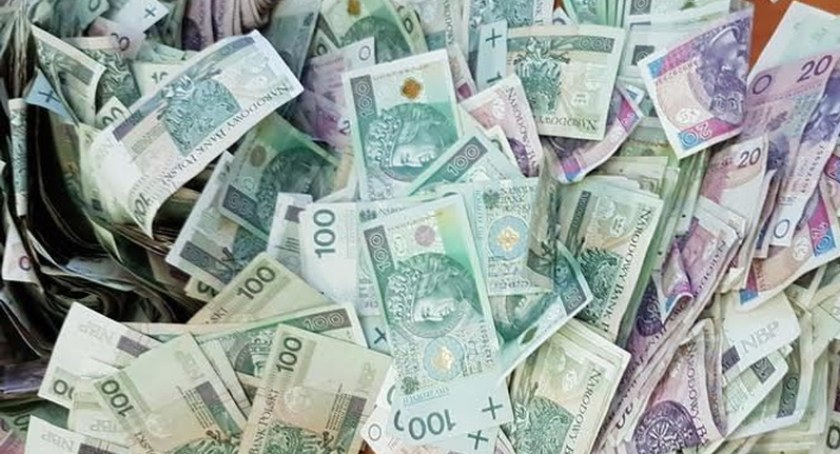 GMINA KOŃSKIE. Jak dodatek osłonowy trafi do tych, którzy nie mają konta w banku?
