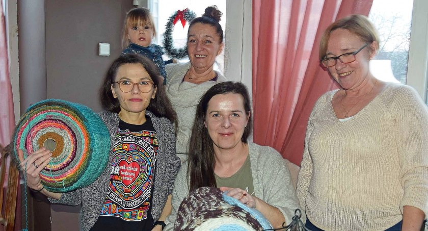 POWIAT KONECKI. Powstaje bardzo długi szalik dla WOŚP