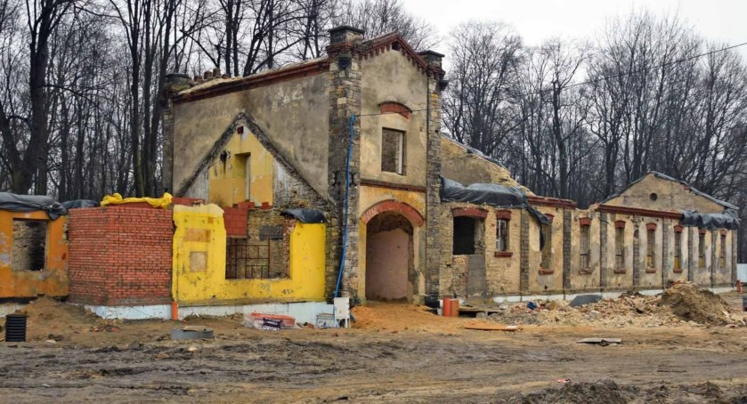 Meblowanie koneckiego parku w barokowym stylu [ZDJĘCIA]