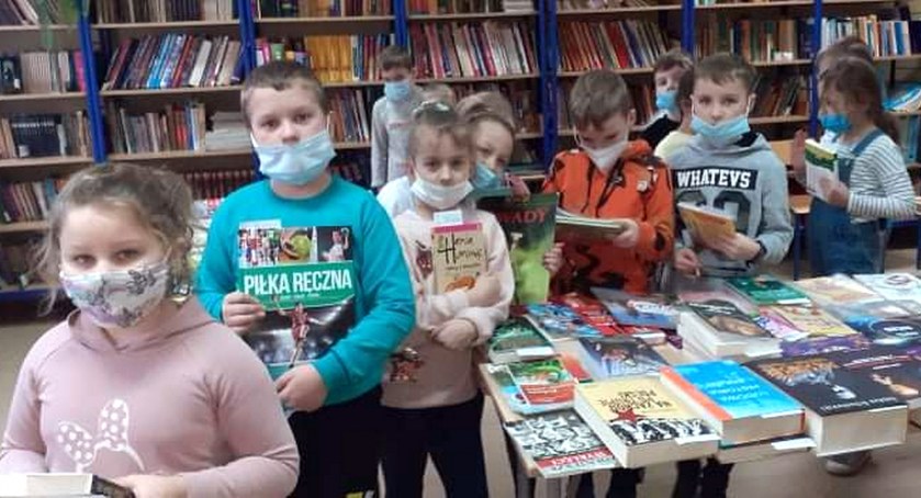 W Królewcu pochwalili się nowo zakupionymi książkami [ZDJĘCIA]