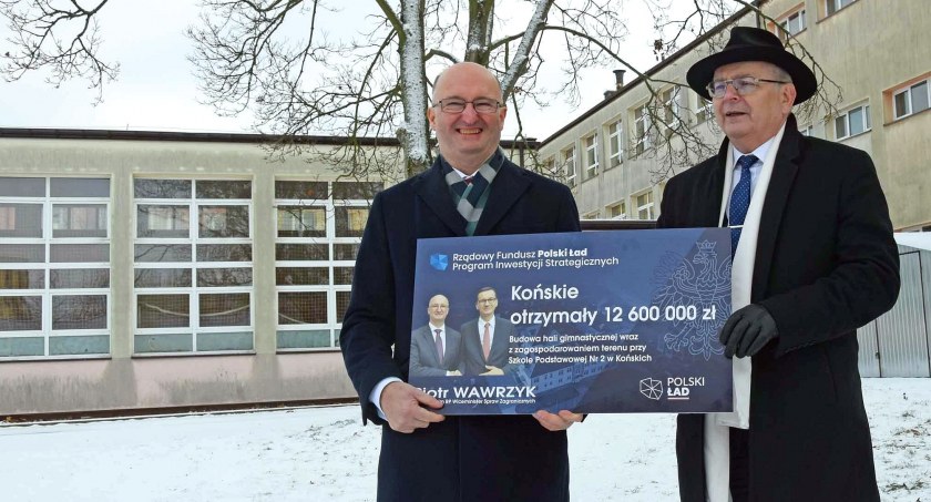 Gmina Końskie z dofinansowaniem. Budowanie hali sportowej czas zaczynać