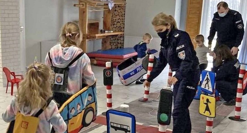 Koneccy policjanci z wizytą u Ukraińców w Sielpi [ZDJĘCIA]