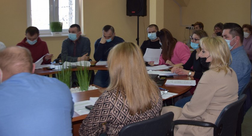 Radni gminy Gowarczów obradowali na nadzwyczajnej sesji