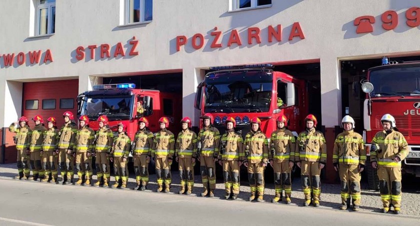 POWIAT KONECKI. Minuta ciszy strażaków dla bohaterów z Ukrainy [ZDJĘCIA]