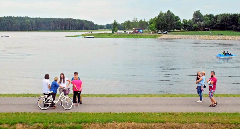 W Radoszycach pod ziemią woda wrze. Będą dziurę do niej wiercić [ZDJĘCIA]