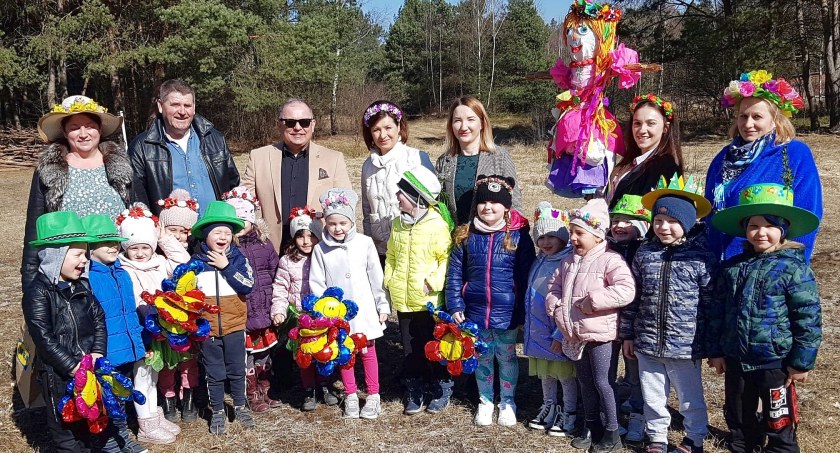 W gminie Radoszyce wiosna trwa cały rok. Przedszkolaki to potwierdzają [ZDJĘCIA]
