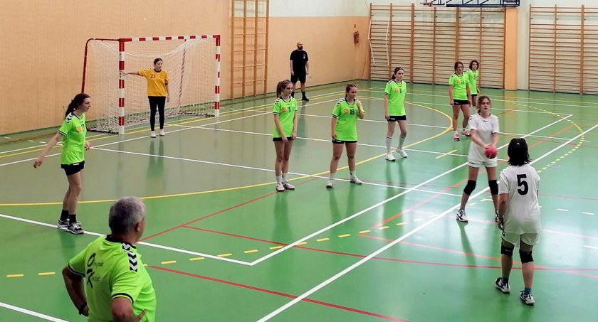 Młodziczki Olimpii Końskie w Kielcach. Młodzicy KSSPR z kielczanami