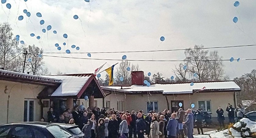 Nad Ośrodkiem w Baryczy pojawiły się niebieskie baloniki [GALERIA ZDJĘĆ]