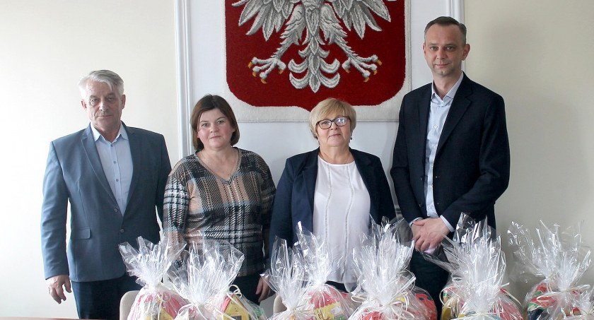GMINA SMYKÓW. Paczki dla najmłodszych uchodźców z Ukrainy [ZDJĘCIA]