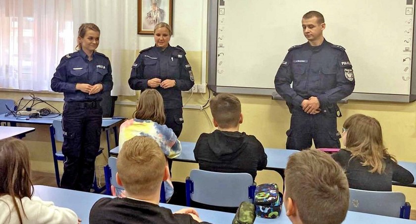 W placówkach oświatowych konecczyzny pojawili się policjanci...