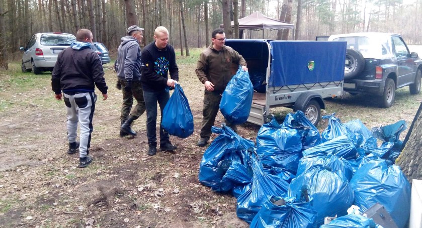 W Czarnieckiej Górze sprzątali rzekę z gośćmi z Ukrainy [ZDJĘCIA]