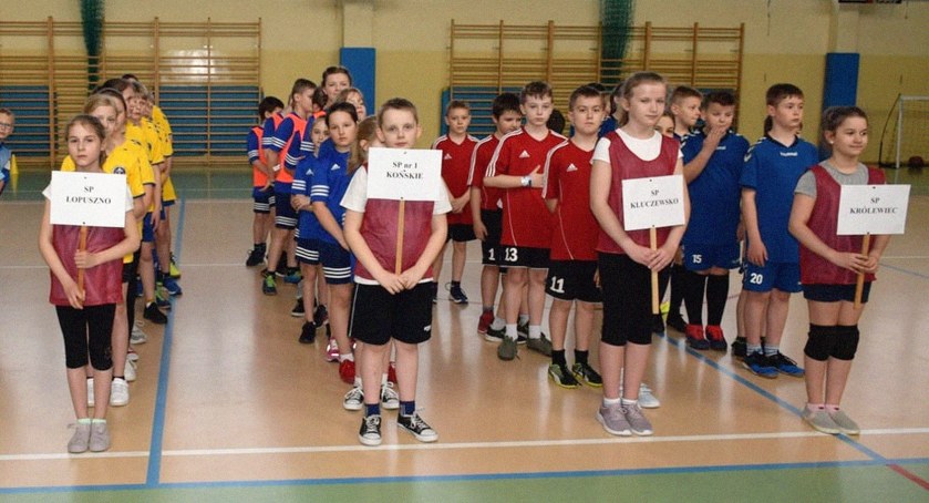 Najmłodsi ze szkół w Królewcu i Końskich w turnieju Dziecięcej piłki ręcznej