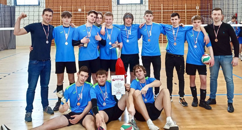 Siatkarze z II LO w Końskich wśród najlepszych ekip województwa