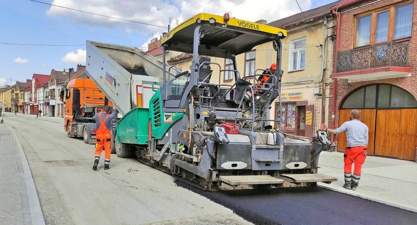 Rewitalizacja centrum Końskich bez poślizgu? Jest nowy wykonawca [ZDJĘCIA]