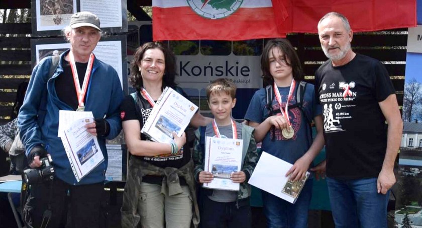W Końskich pokonali szlak zabytków i miejsc pamięci narodowej
