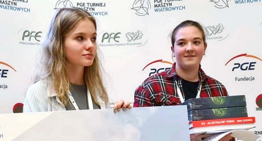 Uczennice koneckiego Mechanika laureatkami turnieju w Piasecznie [ZDJĘCIA]