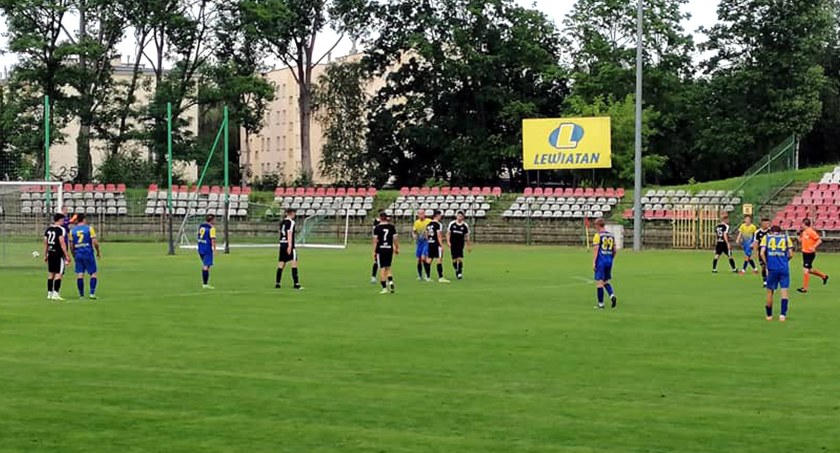 Konecki Neptun walczył o ligowe punkty z liderem IV ligi