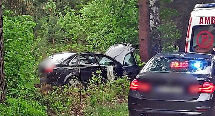 W Wąsoszu Koneckim kierująca samochodem uderzyła w drzewo i...