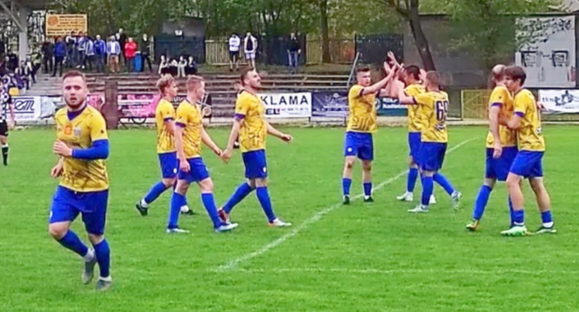 Futboliści Neptuna Końskie walczyli o kolejne ligowe punkty
