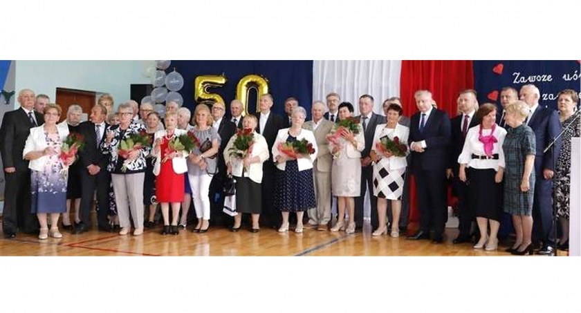 W Fałkowie zaśpiewali gromkie Sto lat parom z długoletnim stażem małżeńskim