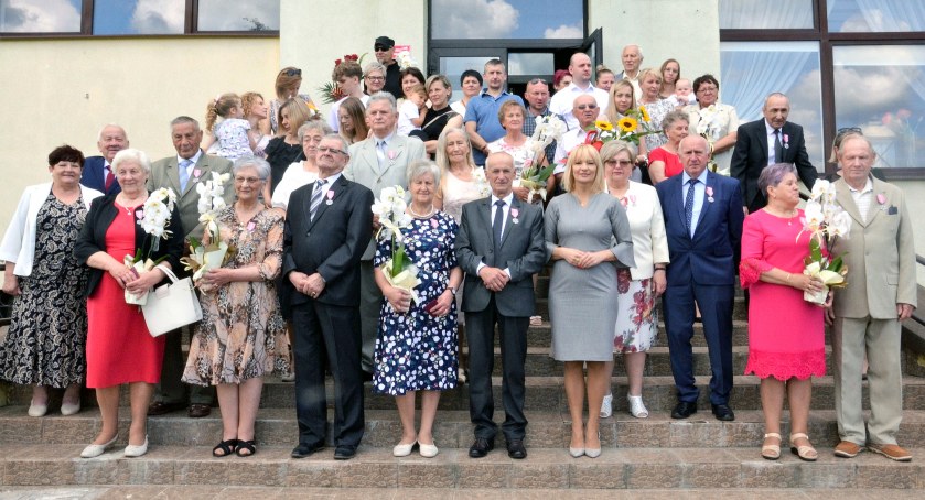 W Stąporkowie uhonorowali pary z długoletnim stażem małżeńskim [ZDJĘCIA]