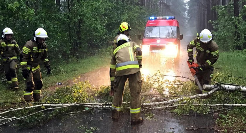 POWIAT KONECKI. Strażacy usuwali szkody, jakie wyrządziła burza [ZDJĘCIA]