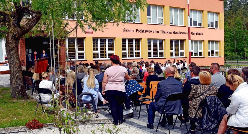 W Górnikach uczą dzieci od stu lat, a szkoła...