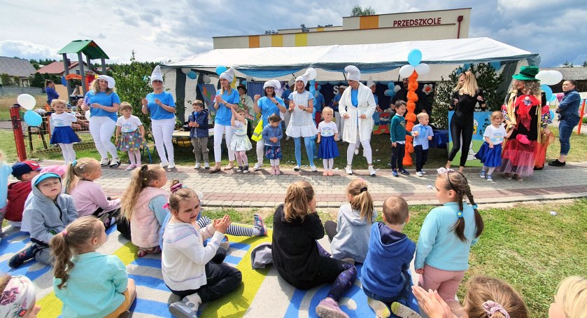 W Smykowie świętowali na dziedzińcu przedszkola [GALERIA ZDJĘĆ]