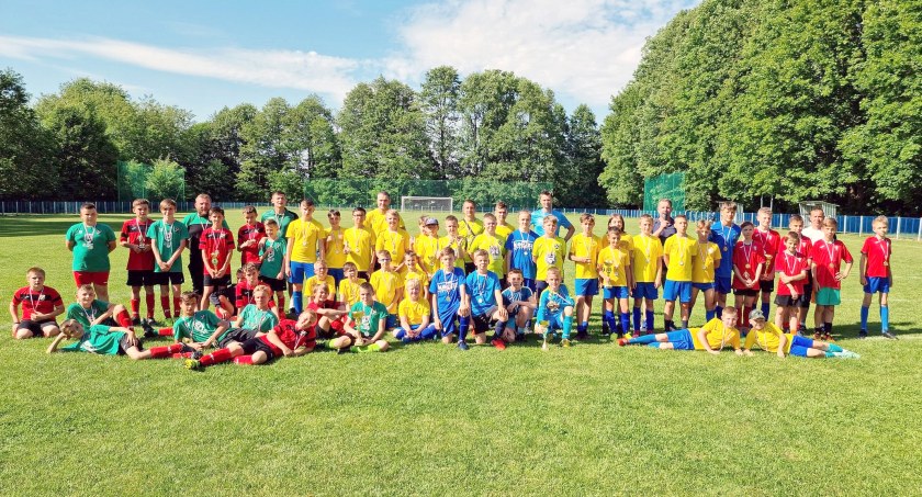 Sportowy Fałków. Turniej piłki nożnej dzieci i młodzieży rozstrzygnięty [ZDJĘCIA]